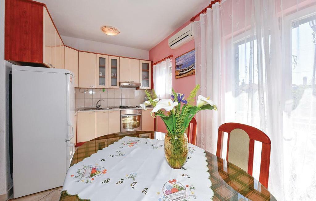 Отель Apartman Palme Шибеник Экстерьер фото